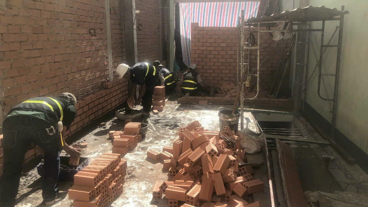 công tác xây tường