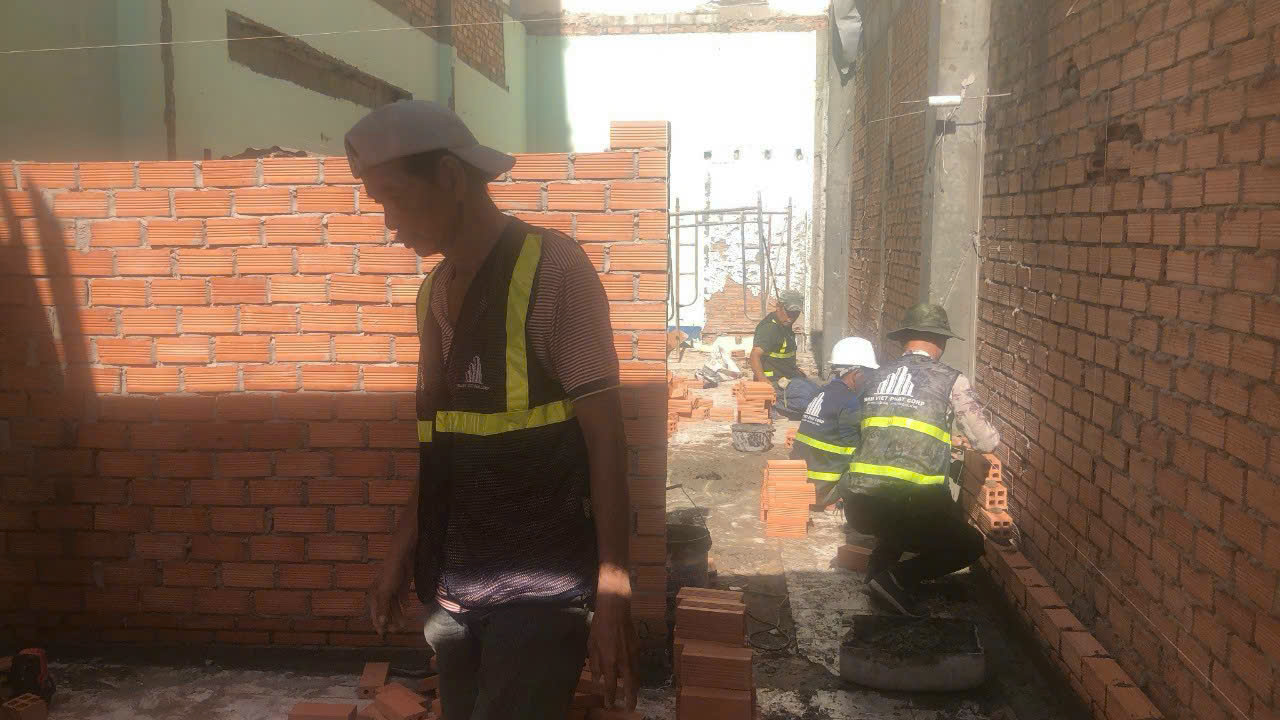 công tác xây tường