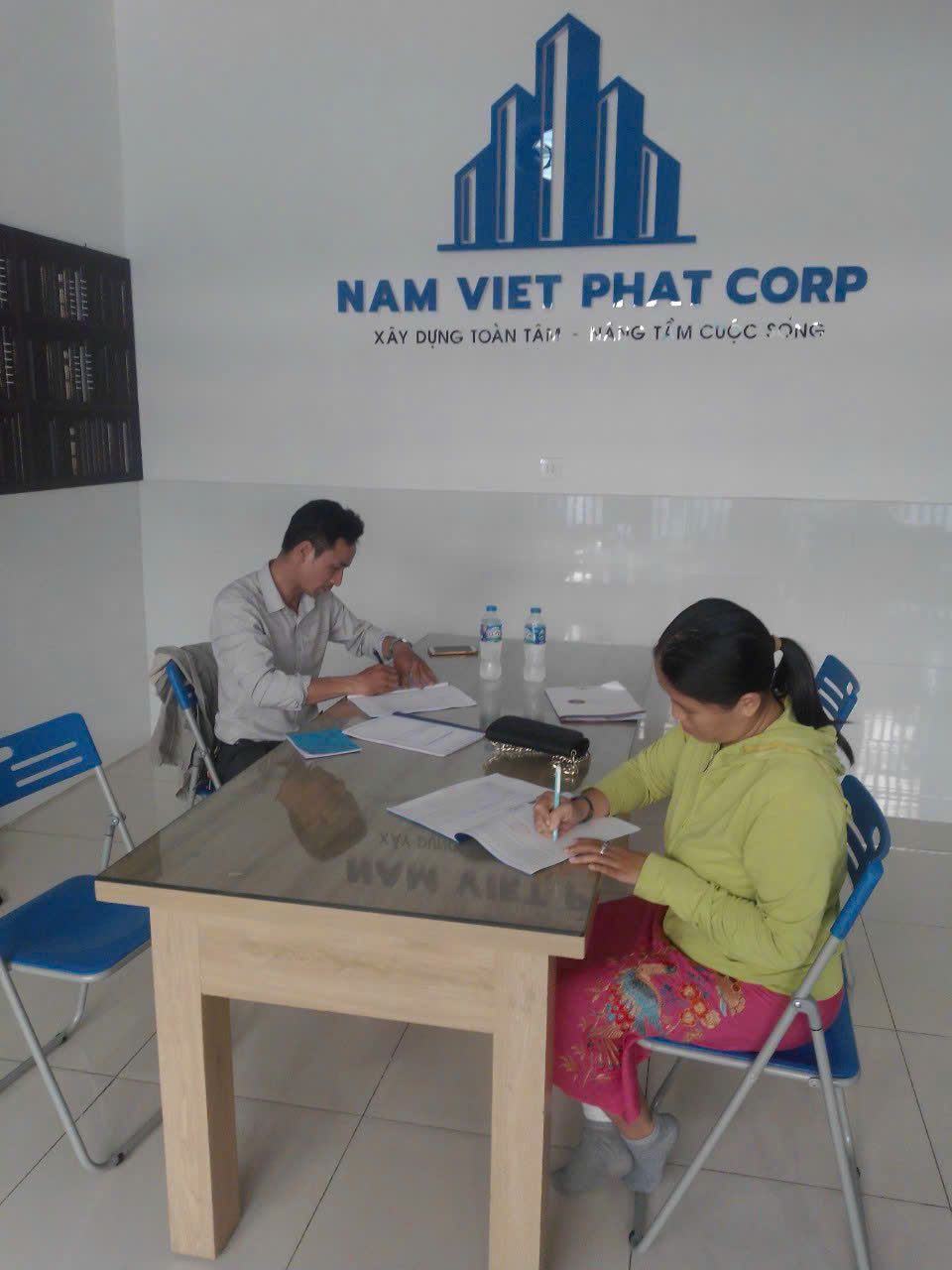 ký hợp đồng thi công